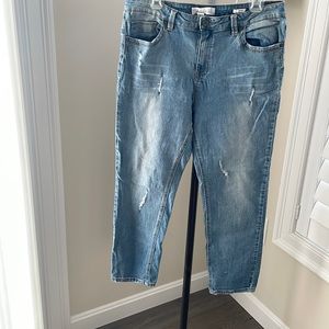 Kenneth Cole Reaction distressed jeans in a crop length.